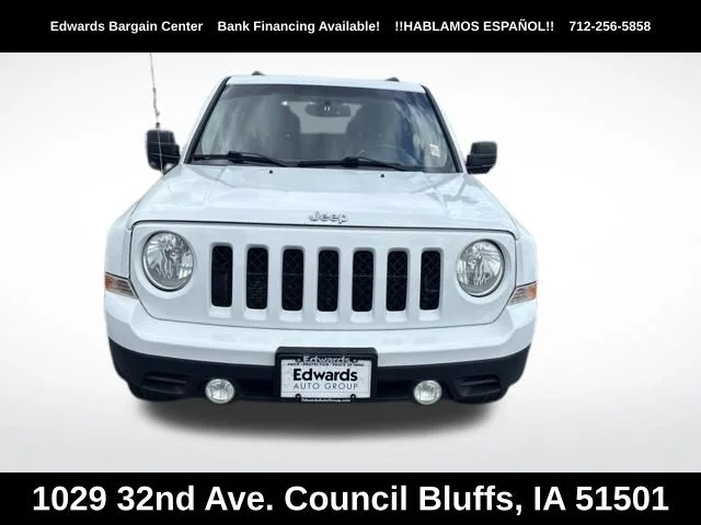 Used 2015 White Jeep Latitude image 2