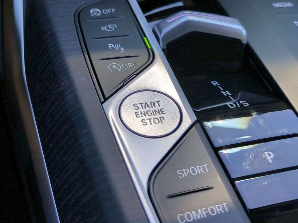 New 2026 White Metallic BMW 330i image 28