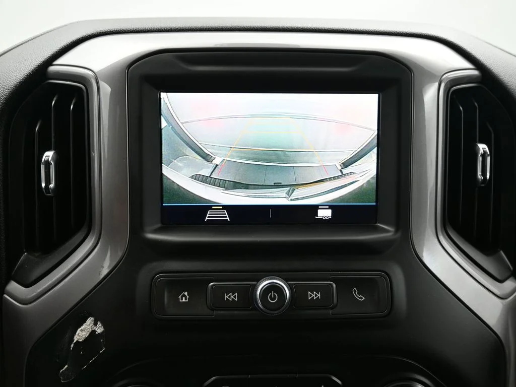 Used 2022 White Chevrolet Custom image 19