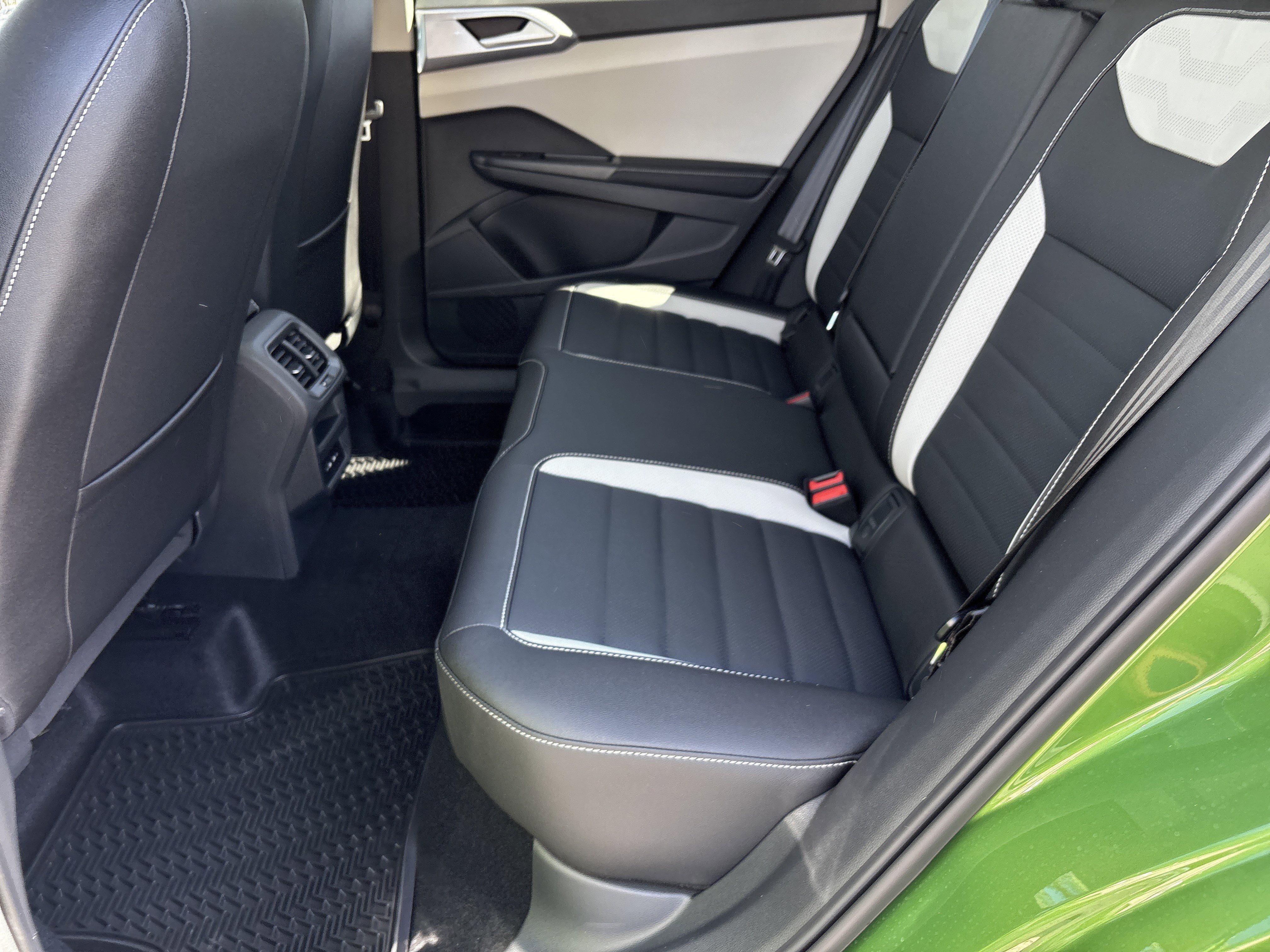 New 2026 Bright Moss Green Metallic Volkswagen SEL image 13
