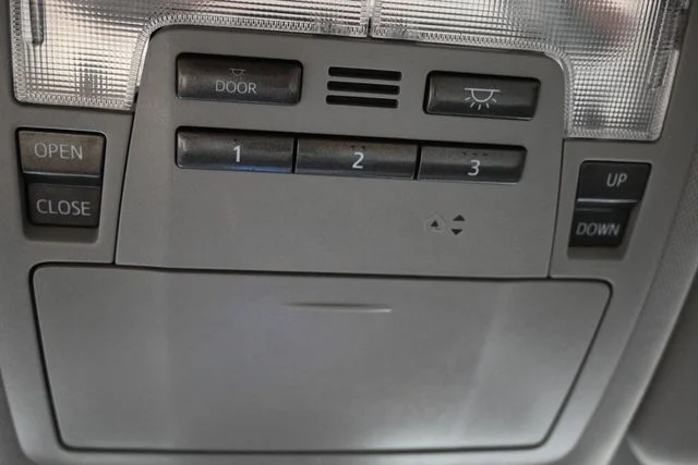 Used 2017 Silver Toyota XLE image 43