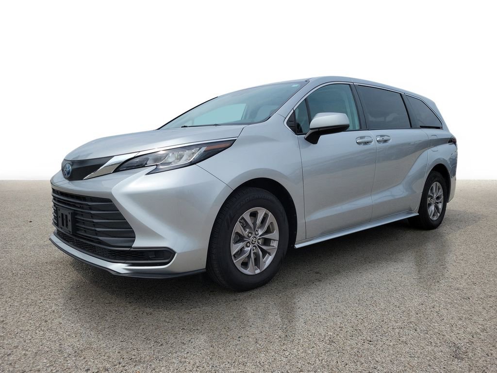 Used 2022  Toyota LE image 2