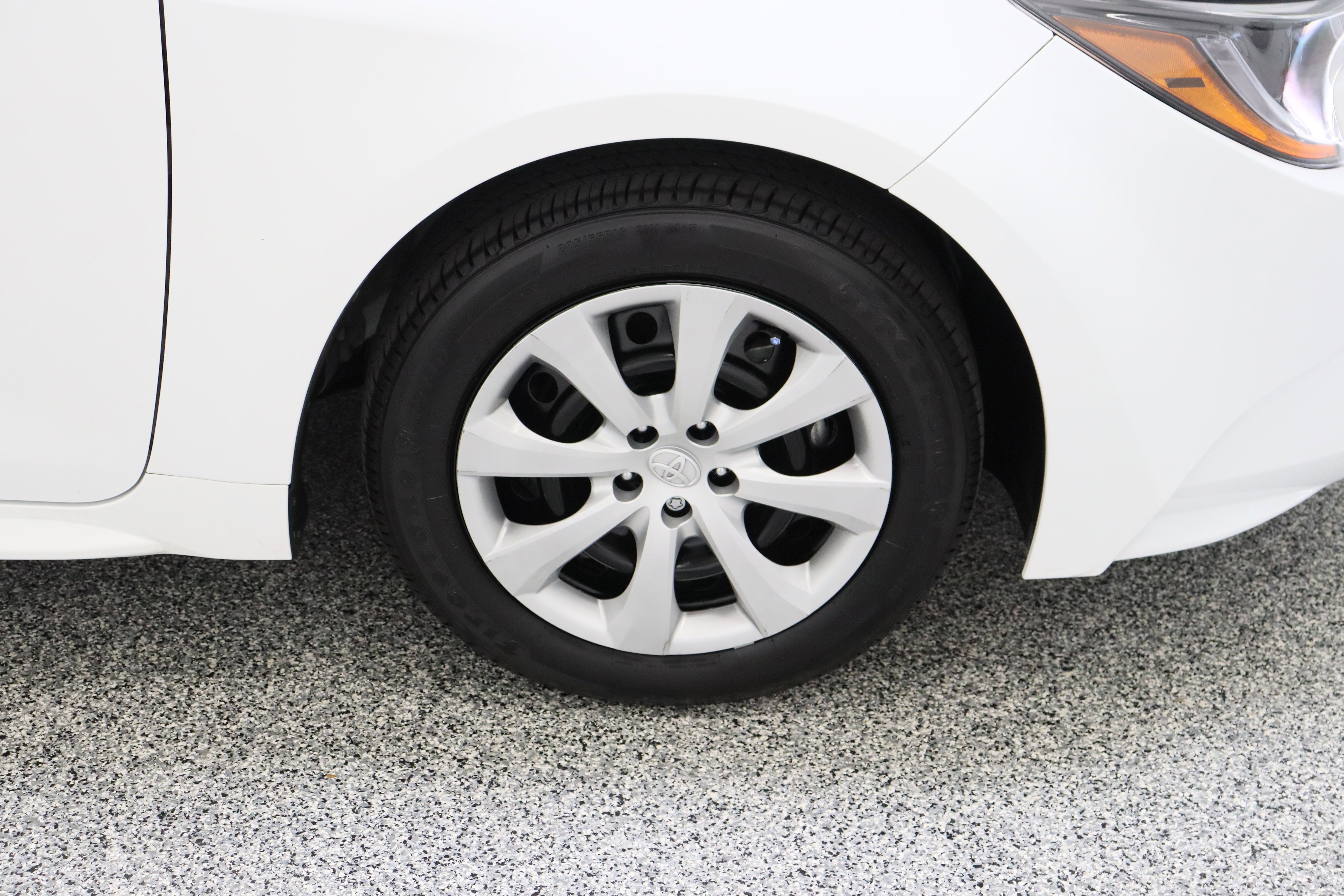 Used 2025 Ice Cap Toyota LE 2.0L image 5