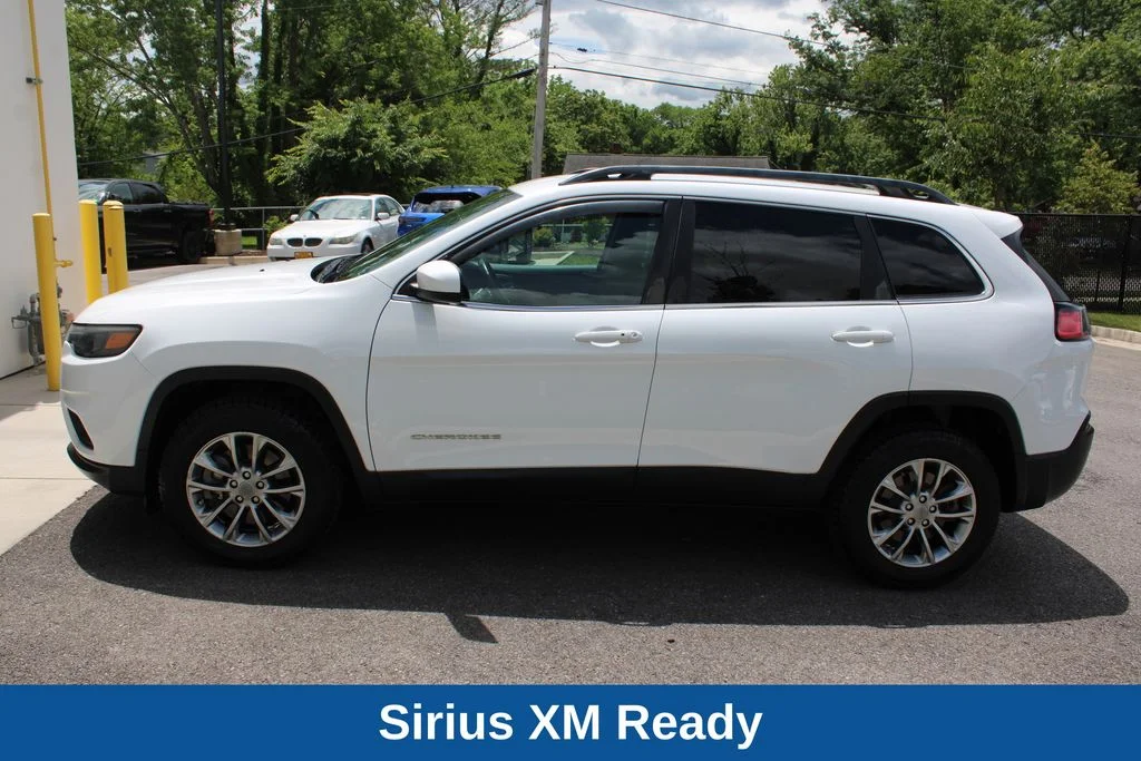 Used 2019 Bright White Clearcoat Jeep Latitude Plus image 12