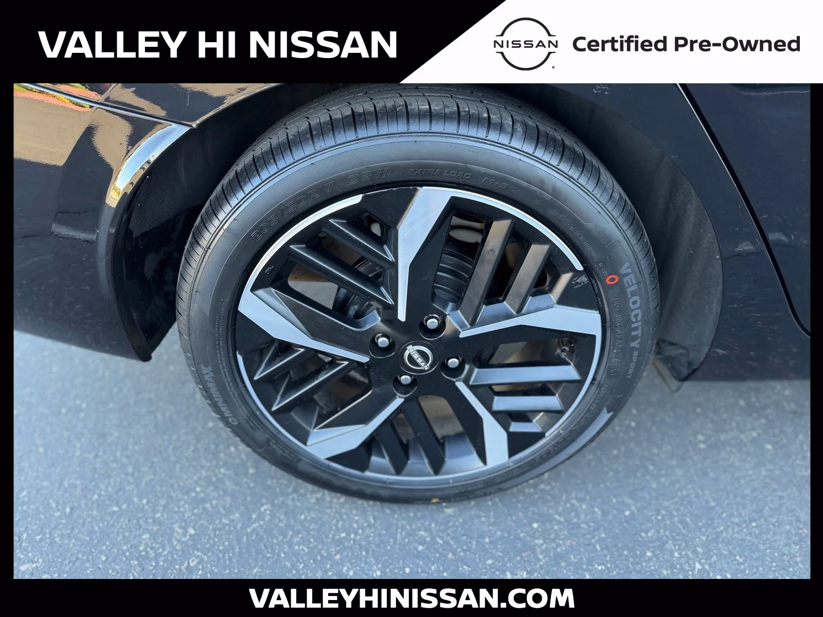 2024 Nissan Versa Sedan SR - Photo 12