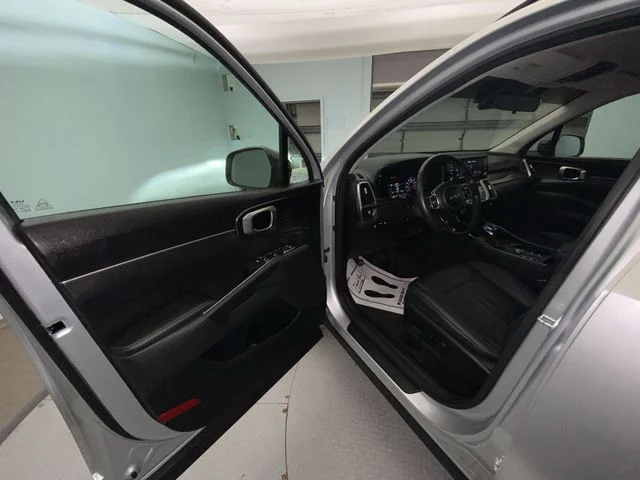 Used 2022 Silver Kia S image 11