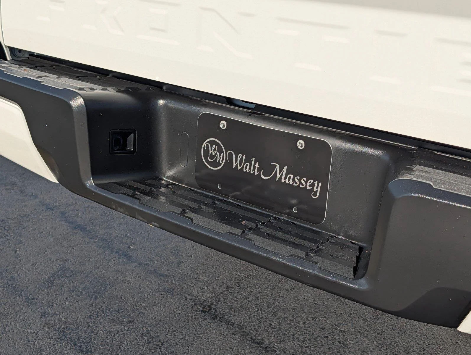 Used 2024 Glacier White Nissan SV image 33