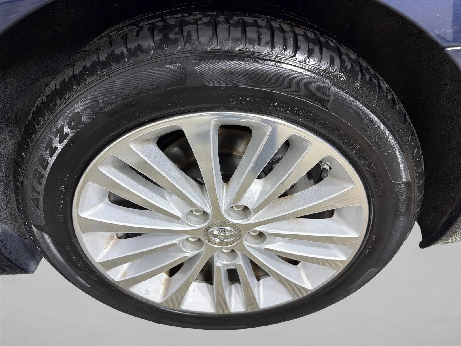 Used 2015 White Toyota XLE Touring image 21