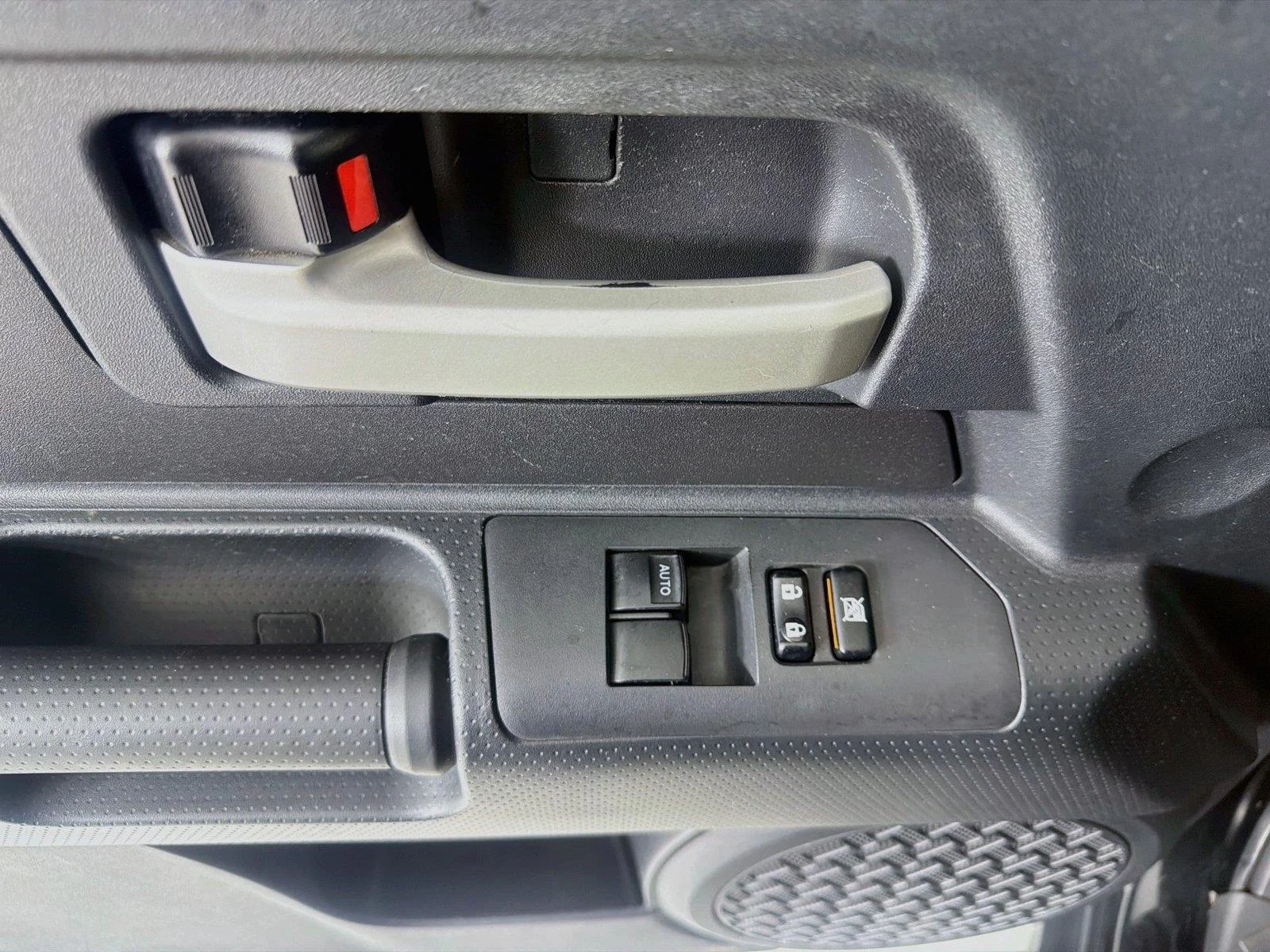 Used 2014 Black Toyota SR image 7