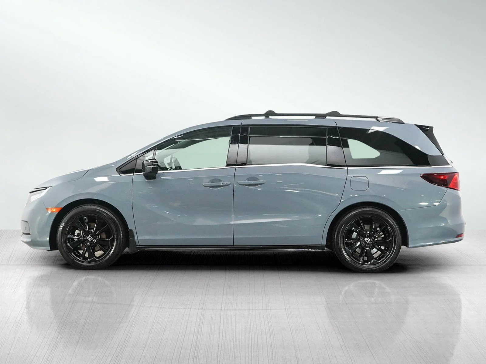Used 2023 Honda Odyssey Black Edition with VIN 5FNRL6H0XPB500670 for sale in Burnsville, Minnesota