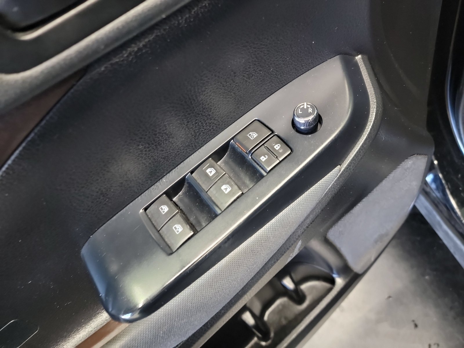 Used 2019 Midnight Black Metallic Toyota LE image 13