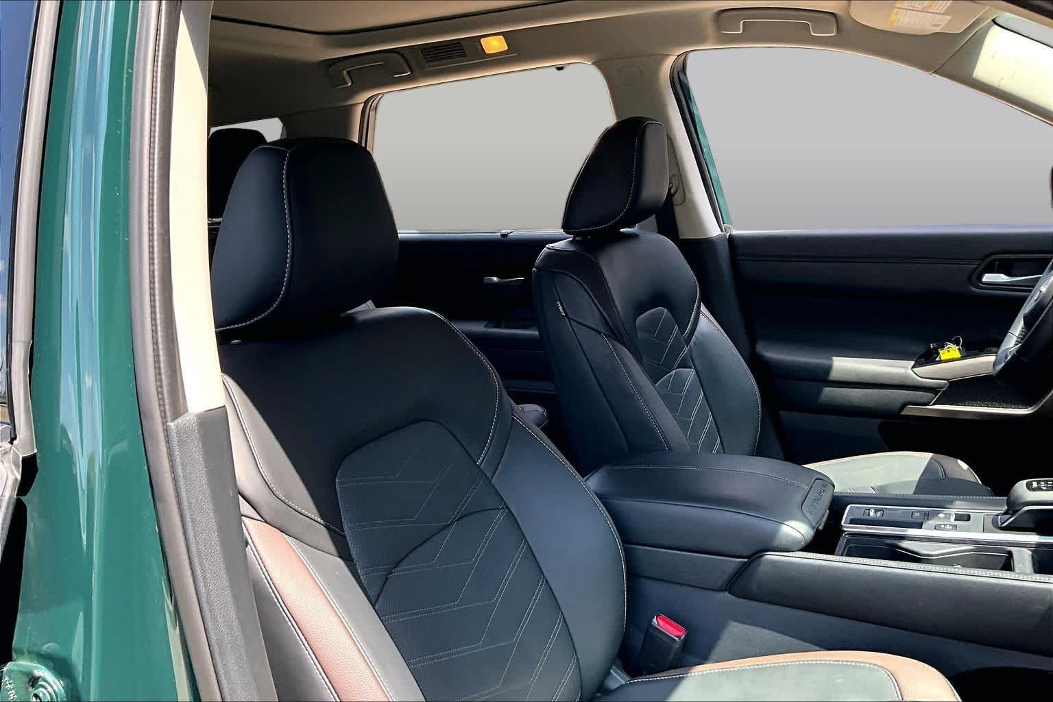 Certified Used 2025 Obsidian Green Pearl Nissan Platinum image 9