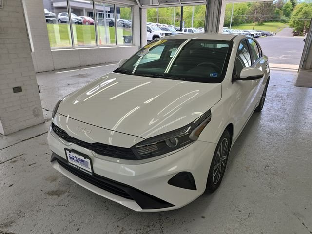2024 Kia Forte LXS AT's photo