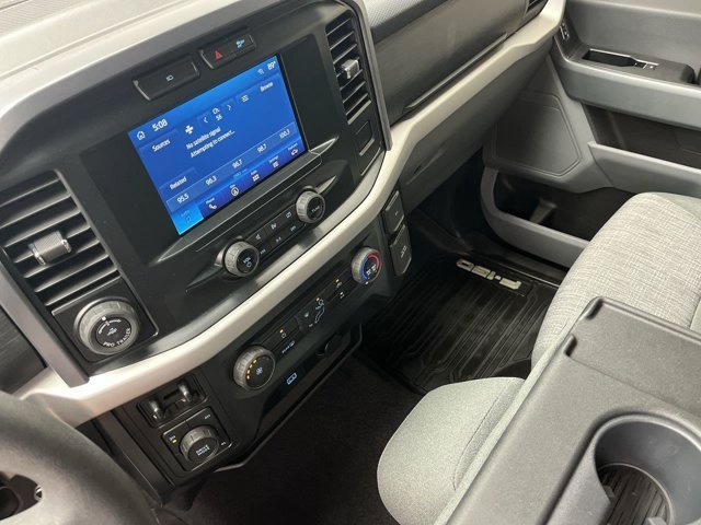 Used 2023 Hot Pepper Red Tinted Clearcoat Ford XLT image 18