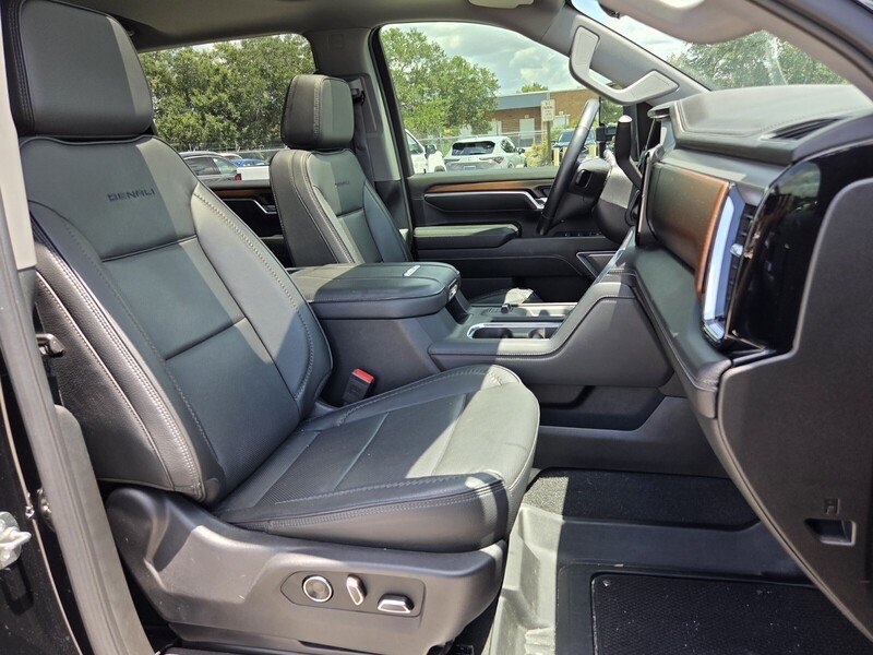 Used 2025 BLACK GMC 4WD CREW CAB 159" DENALI image 17