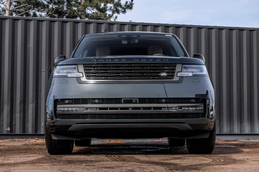 New 2026 Belgravia Green Land Rover SE image 5