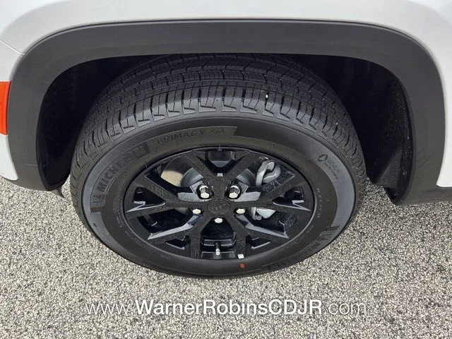 New 2026 Bright White Clear-Coat Exterior Paint Jeep  image 17