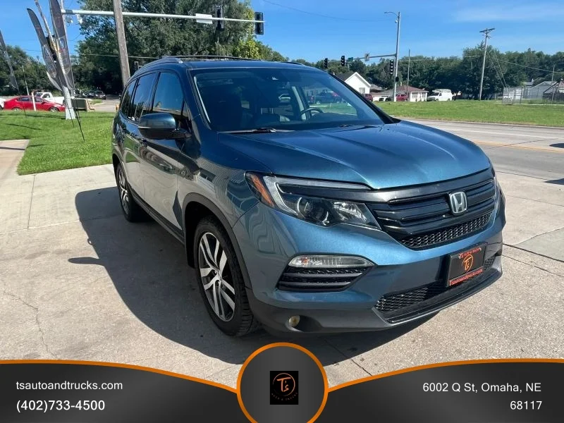 Used 2018 Blue Honda Touring Sport Utility 4D image 4