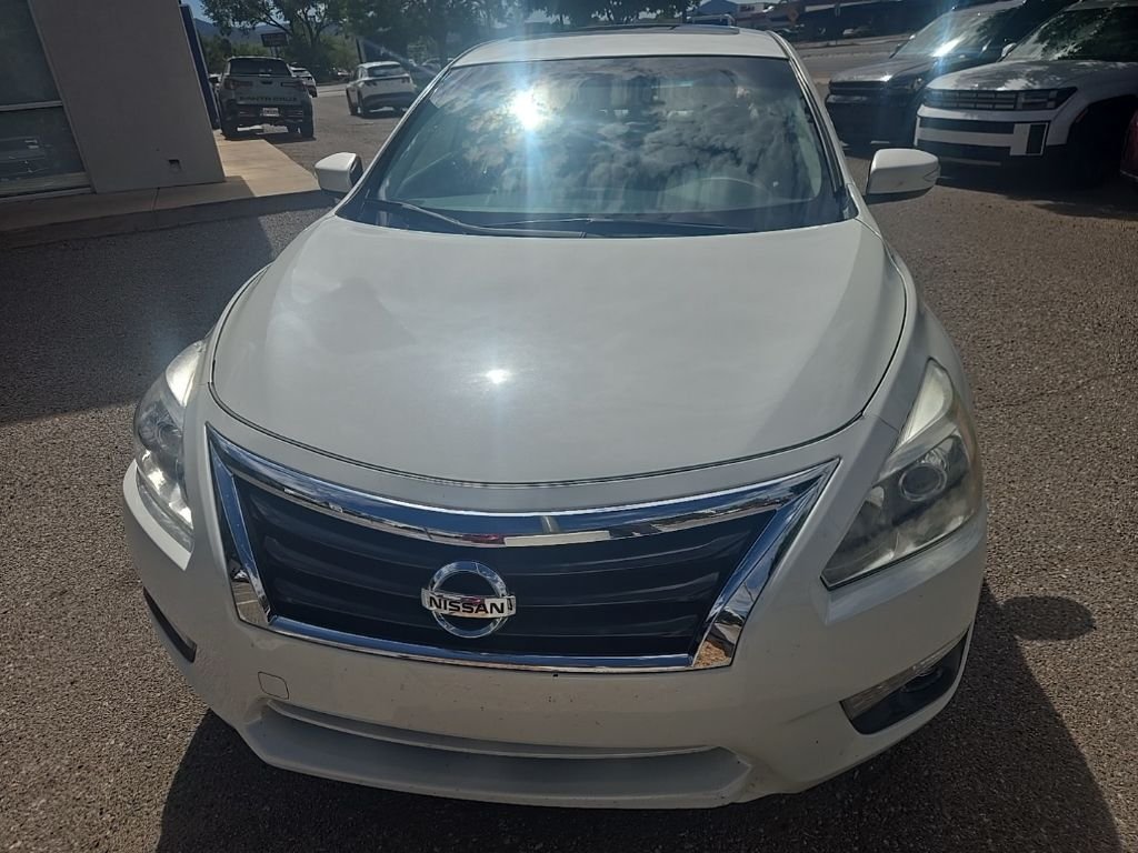 Used 2015 White Nissan 2.5 SL image 8