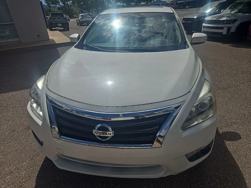 Used 2015 White Nissan 2.5 SL image 8