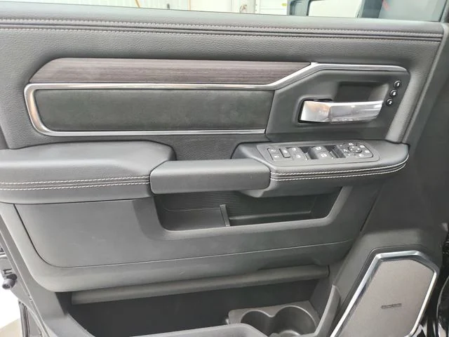New 2026 Diamond Black Crystal Pearl-Coat Exterior Paint RAM Laramie image 41