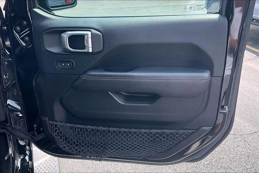 Used 2018 Black Jeep Unlimited Sahara image 22