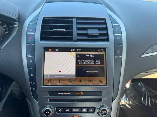 Used 2017 White Lincoln Reserve image 29