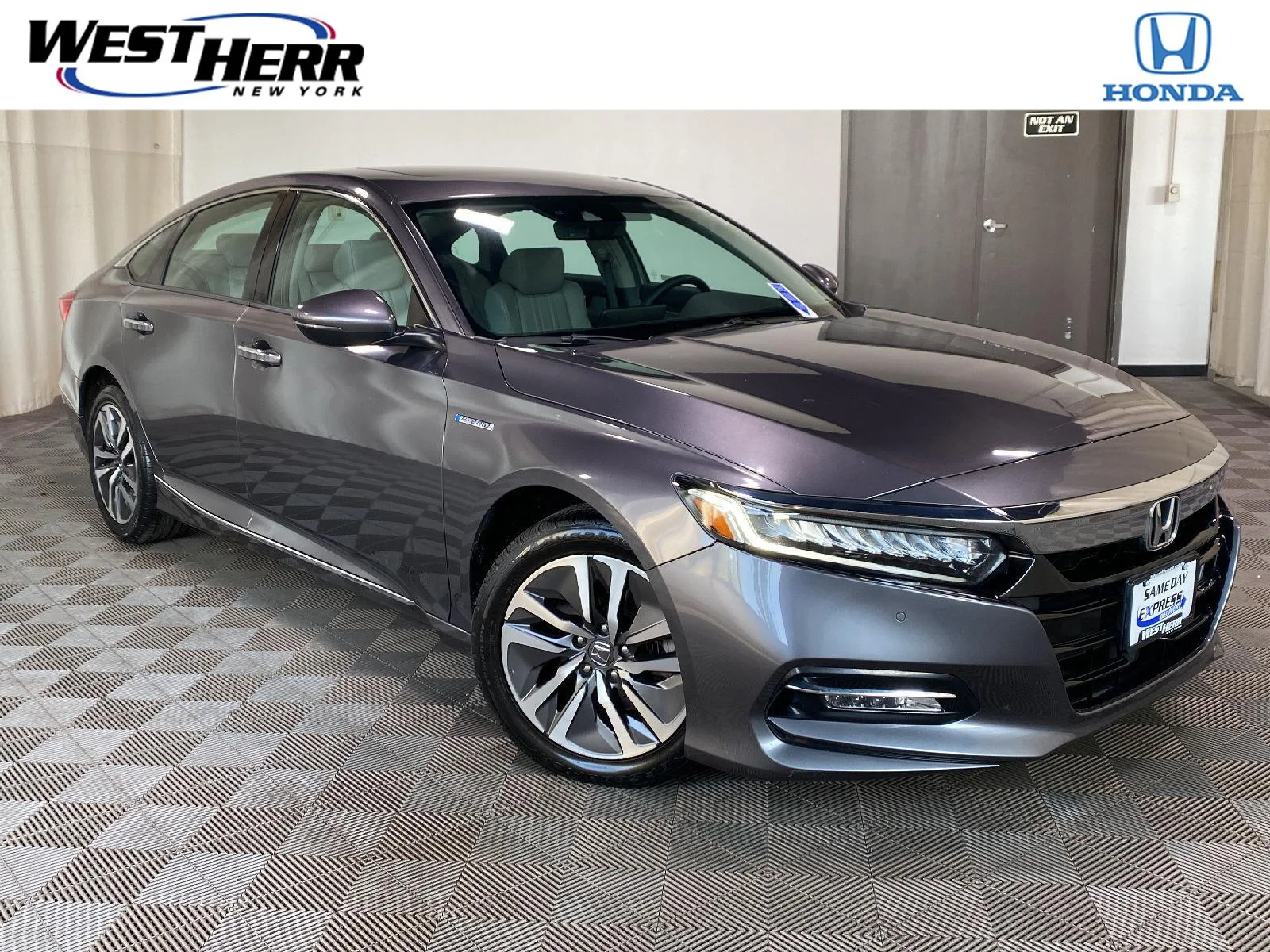 Used 2018 Modern Steel Metallic Honda Touring image 1