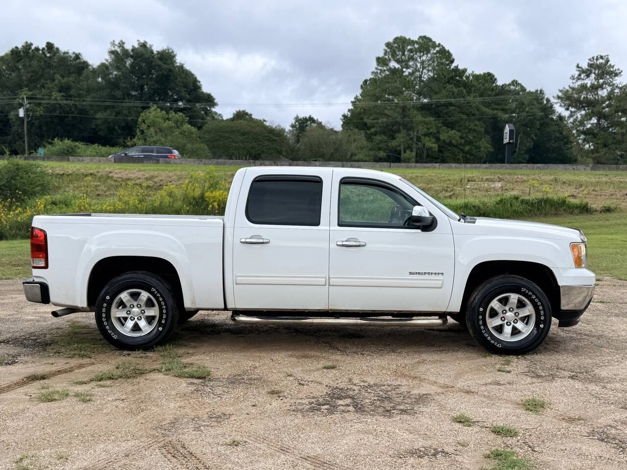 Used 2011 White GMC SLE 4x2 4dr Crew Cab 5.8 ft. SB image 6