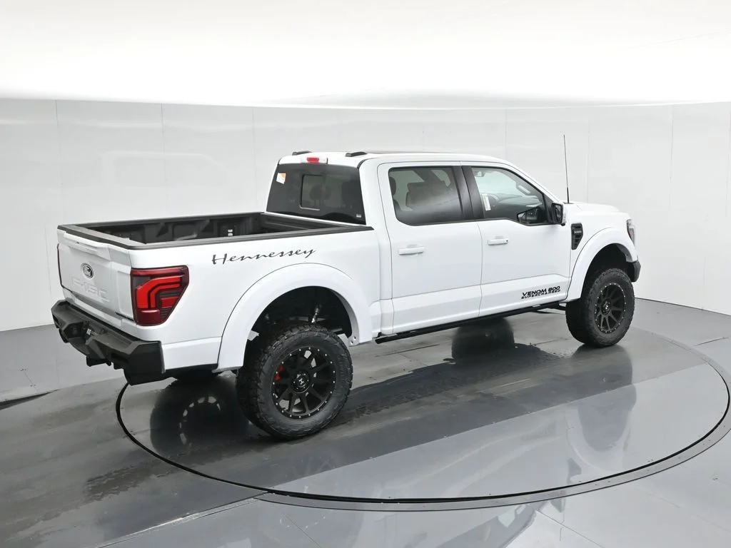 New 2025 Oxford White Ford Lariat image 43