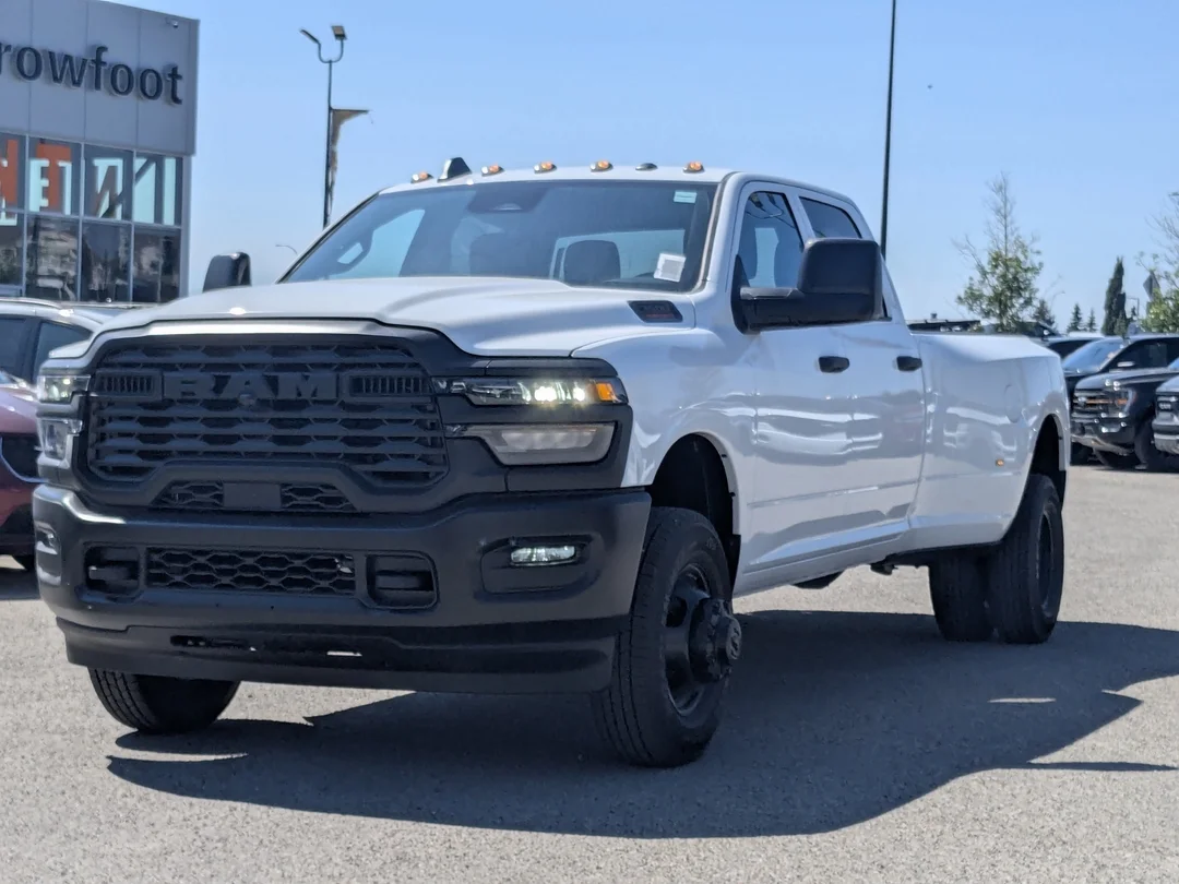 New 2026 White RAM Tradesman - - 4x4 - 6.4L HEMI V8 - Uconnect 5 w/ 8.4 Screen - Apple CarPlay & More! image 4