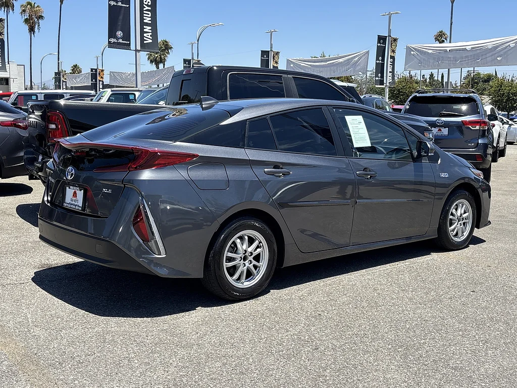 Used 2022 Magnetic Gray Metallic Toyota XLE image 3