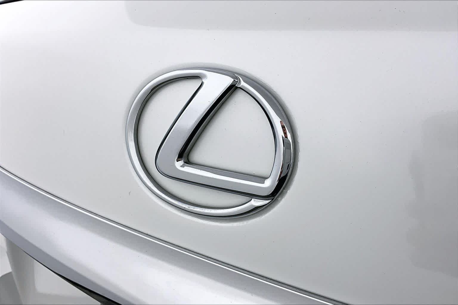 Used 2015 Starfire Pearl Lexus  image 29