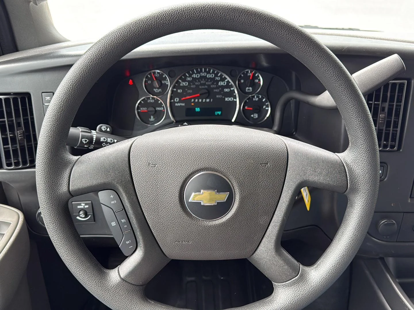 New 2026 Summit White Chevrolet 1WT image 20