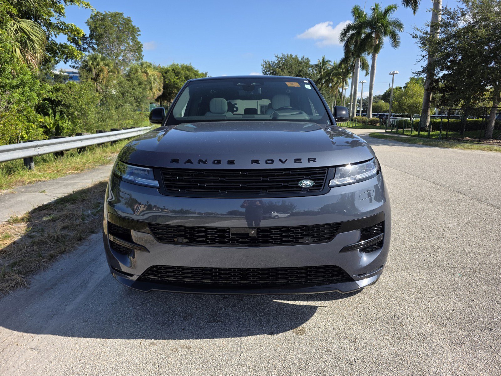 New 2026 Varesine Blue Land Rover P460e Dynamic SE PHEV image 8