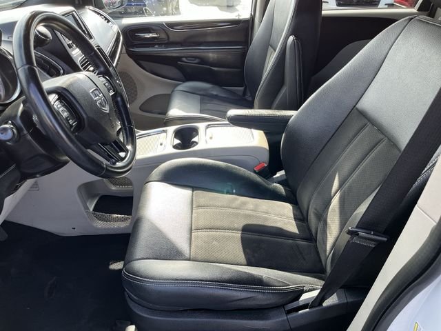 Used 2019 White Dodge SXT image 15