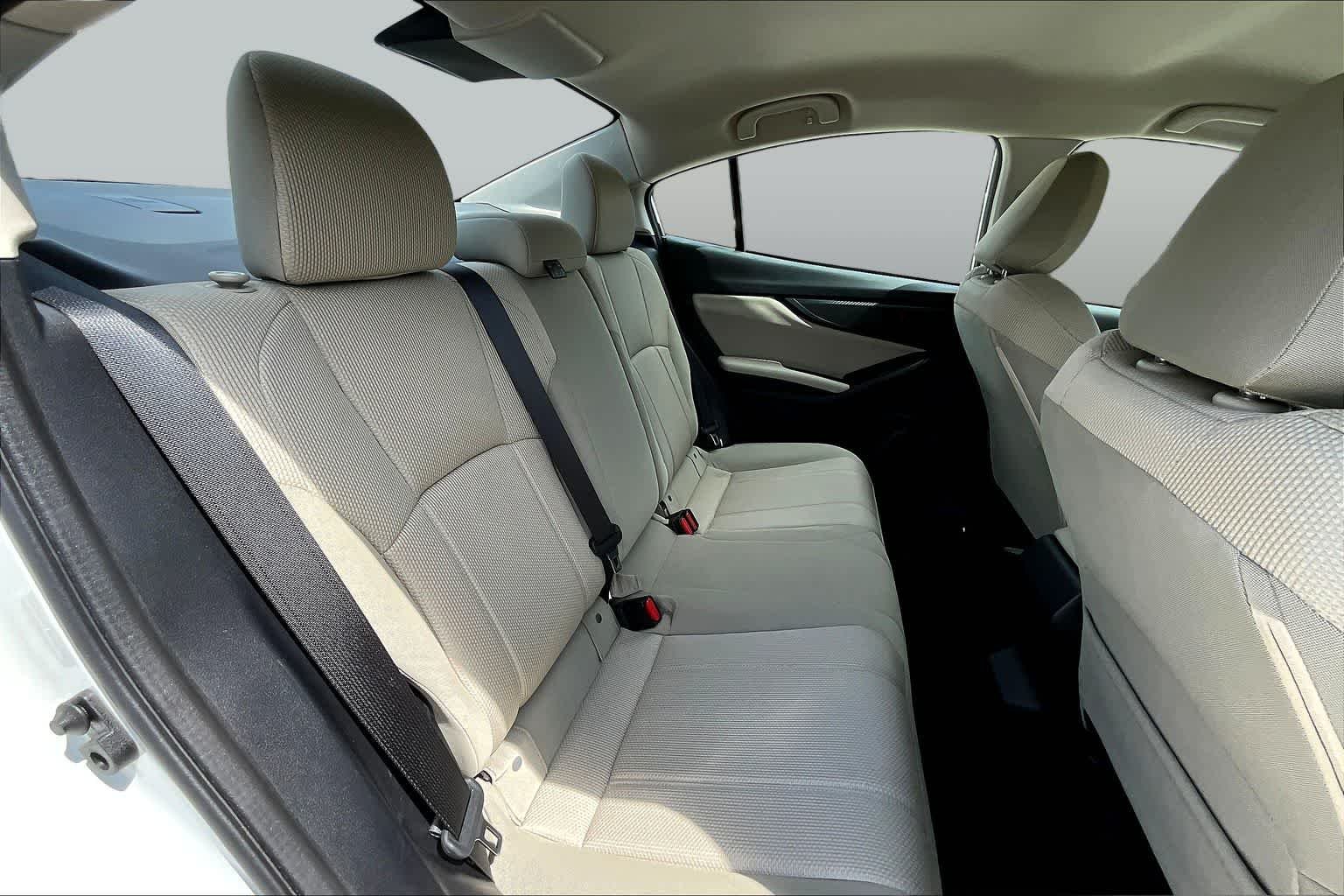 Used 2022 Crystal White Pearl Subaru  image 20