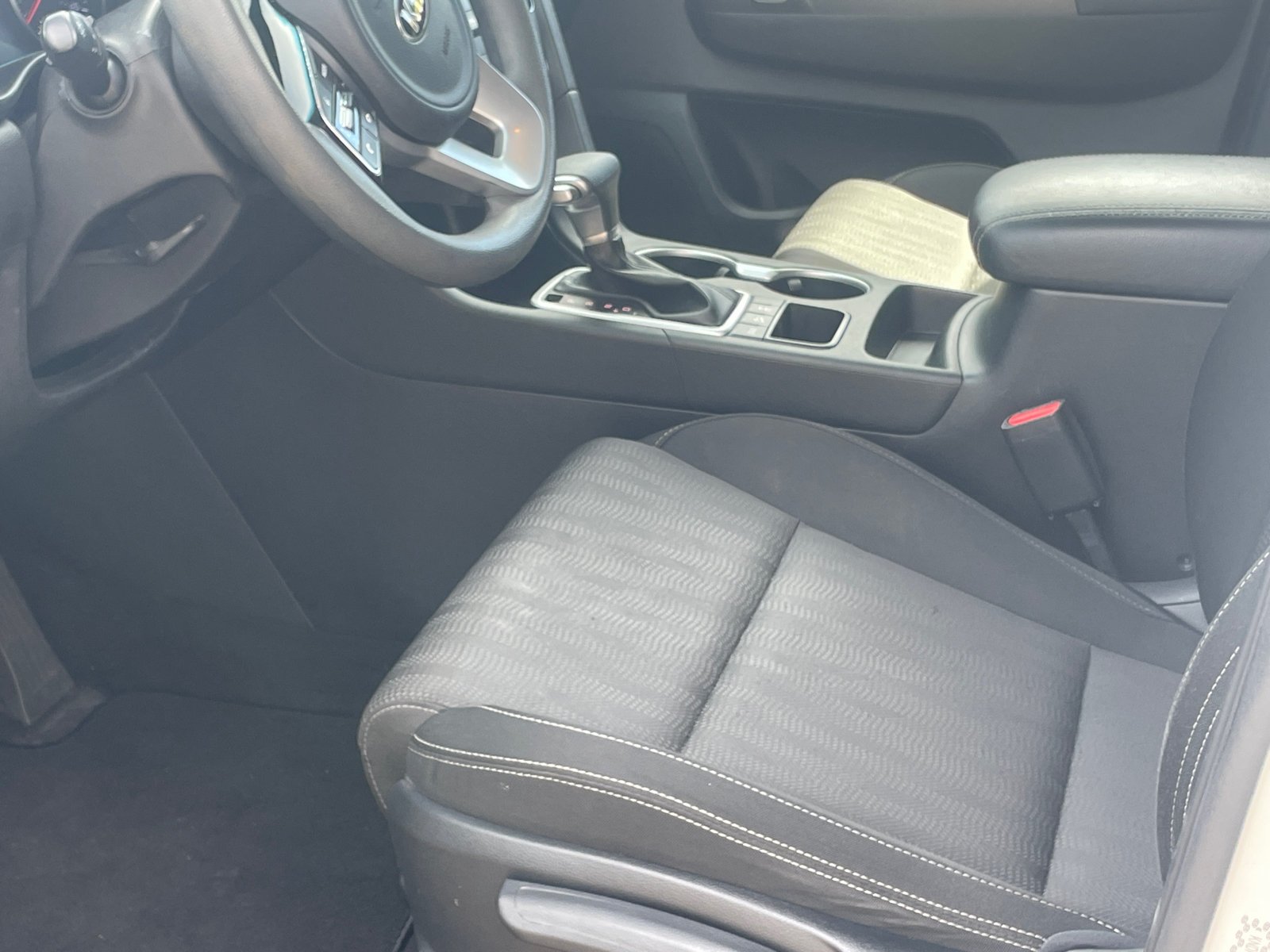 Used 2021 Snow White Pearl Kia LX image 10