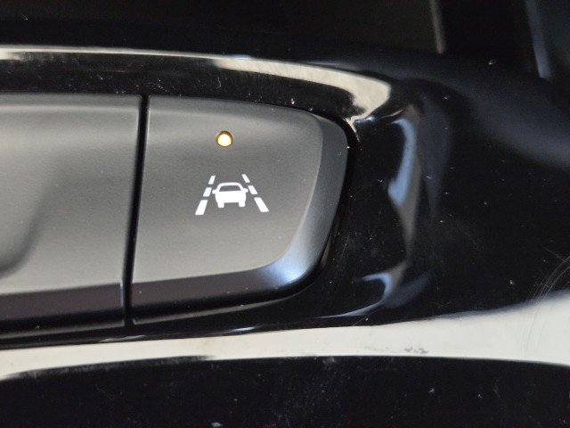 Used 2025 Summit White Chevrolet 2RS image 29