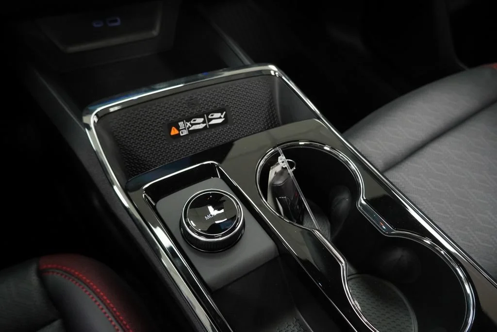 New 2027 Mosaic Black Metallic Chevrolet RS image 20