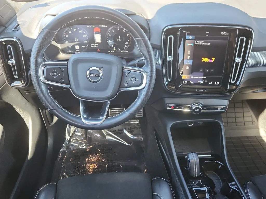 Used 2021 Gray Volvo R-Design image 10