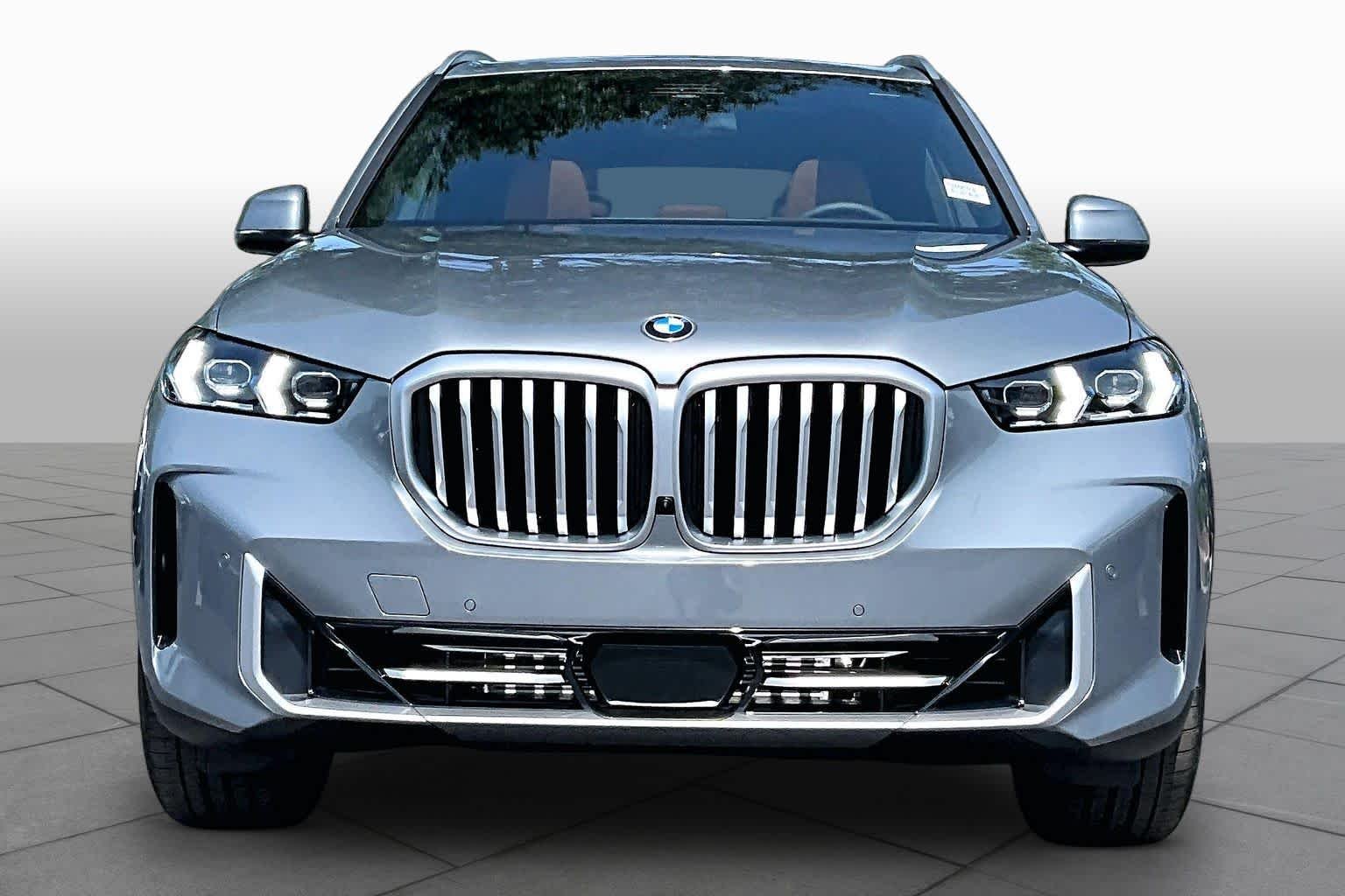 New 2026 Skyscraper Grey Metallic BMW xDrive40i image 3