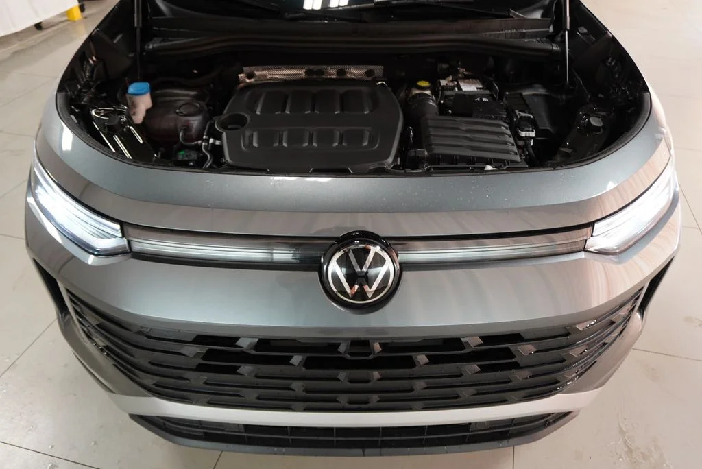 New 2026 Platinum Gray Volkswagen 2.0T SE image 28
