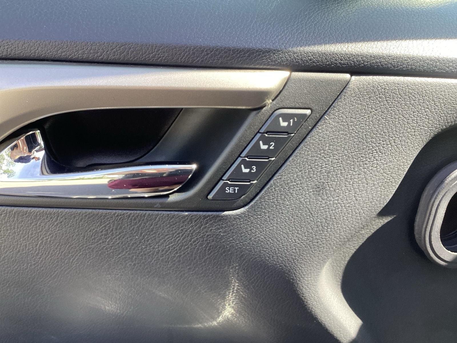 Used 2018 Matador Red Mica Lexus Base image 17