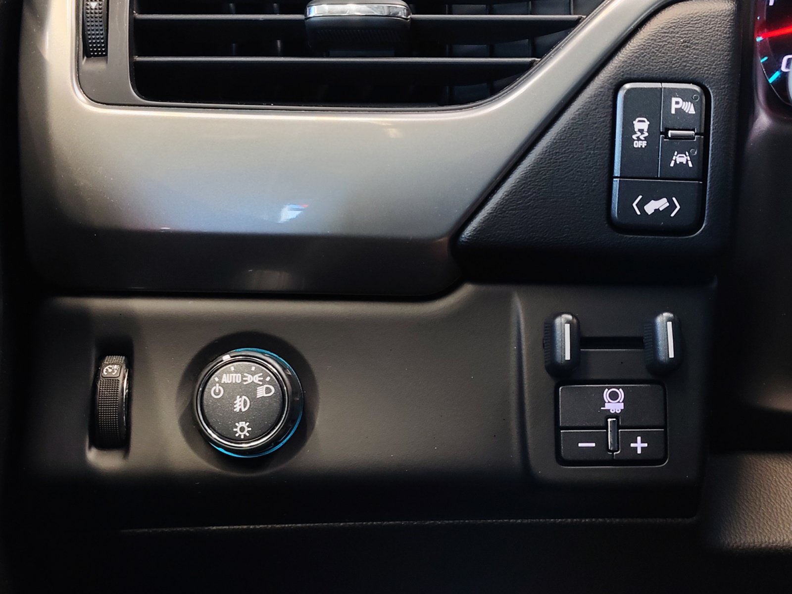 Used 2019 Pepperdust Metallic Chevrolet LT image 28