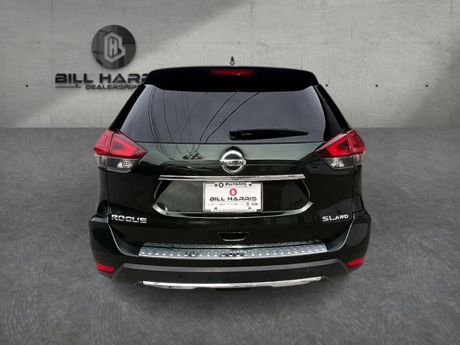 Used 2018 Green Nissan SL image 6