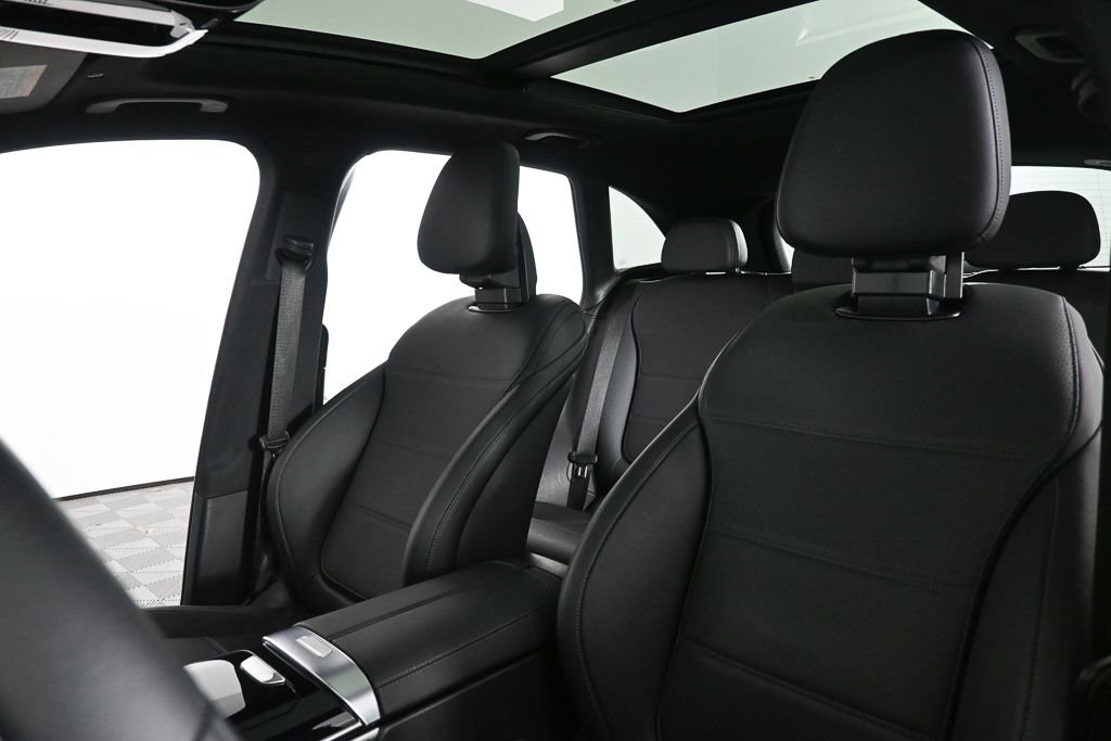 Certified Used 2026  Mercedes-Benz GLC 300 image 5