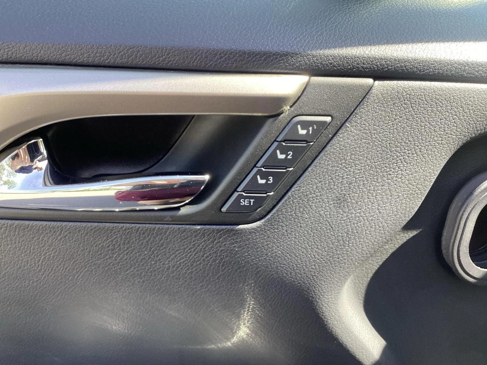 Used 2018 Matador Red Mica Lexus Base image 17