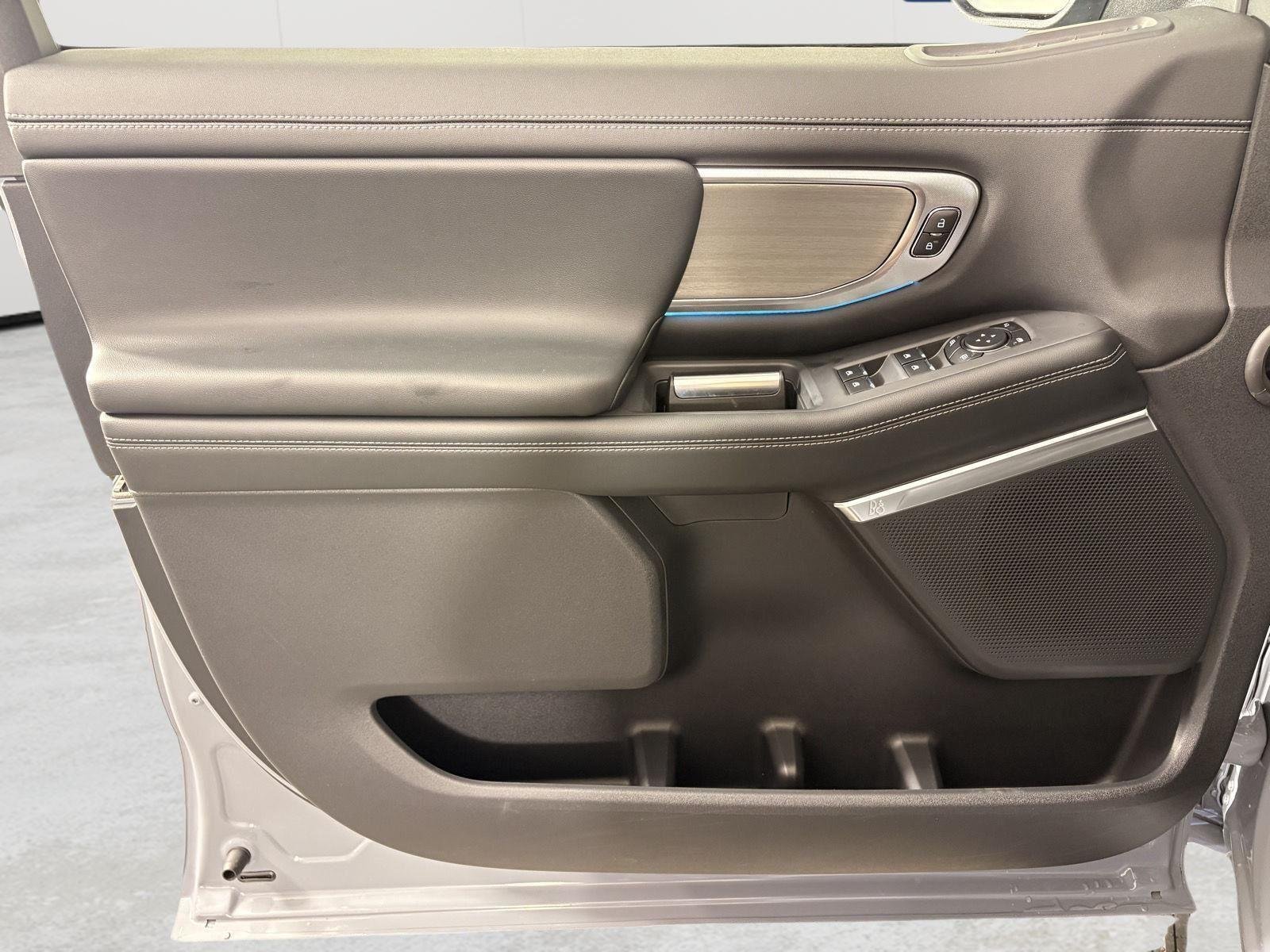 New 2026 Glacier Gray Metallic Tri-Coat Ford Platinum® image 14