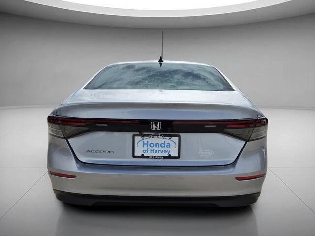 New 2026 Solar Silver Metallic Honda SE image 4